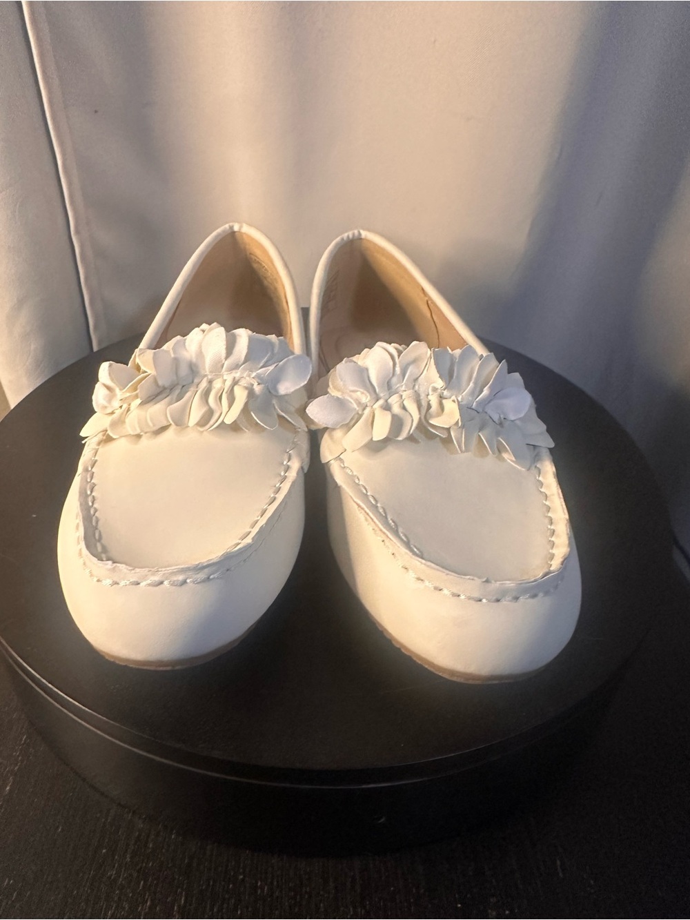 London Fog Women’s White Floral Loafers Flats Size 7.5 New